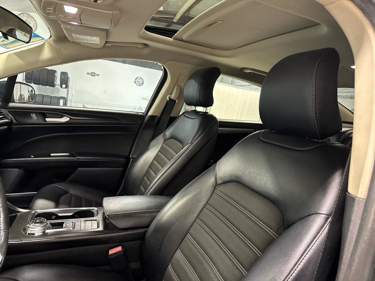 Used 2018 Ford Fusion SE w/ Equipment Group 201A FWD image 18