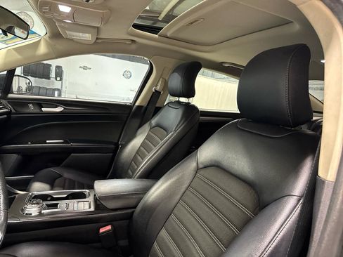 Used 2018 Ford Fusion SE w/ Equipment Group 201A FWD image 18