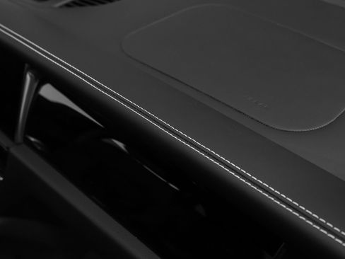 Certified 2023 Porsche Macan AWD/4WD image 25