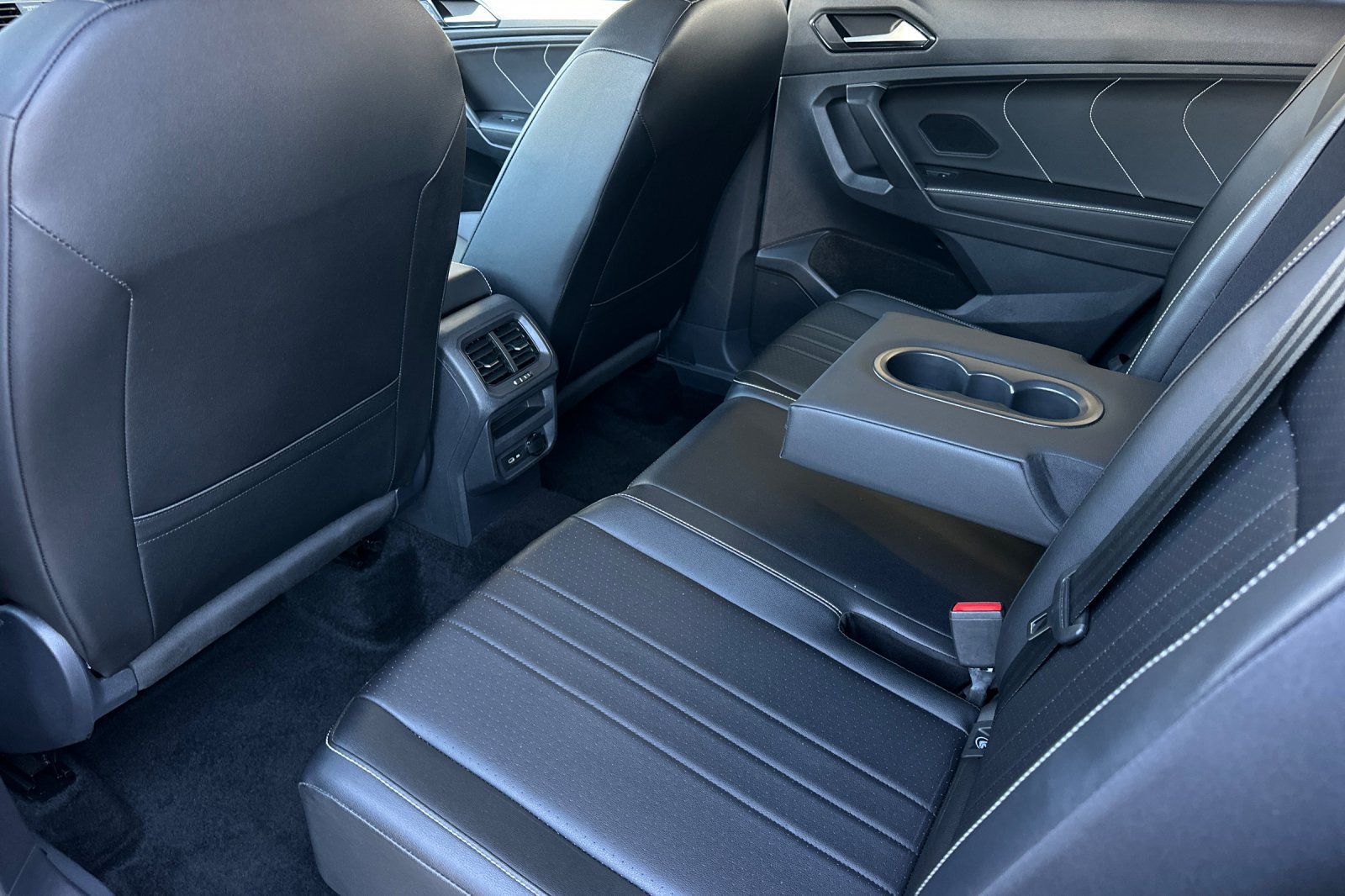 Used 2023 Volkswagen Tiguan SE FWD image 12