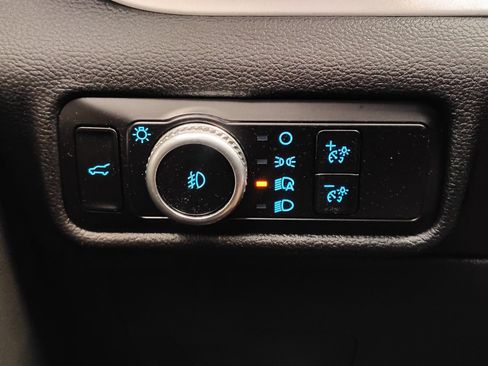 Used 2023 Ford Explorer XLT w/ Equipment Group 202A RWD image 27