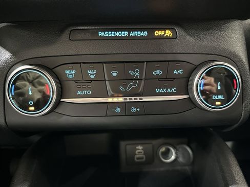 Used 2025 Ford Escape ST-Line image 16