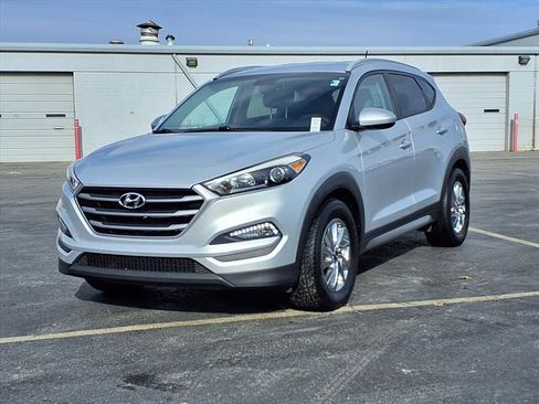 Used 2017 Hyundai Tucson SE image 2