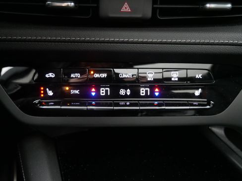 Used 2023 Buick Envision Essence w/ Sport Touring Package AWD/4WD image 20
