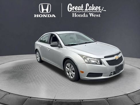 Used 2013 Chevrolet Cruze LS FWD image 3