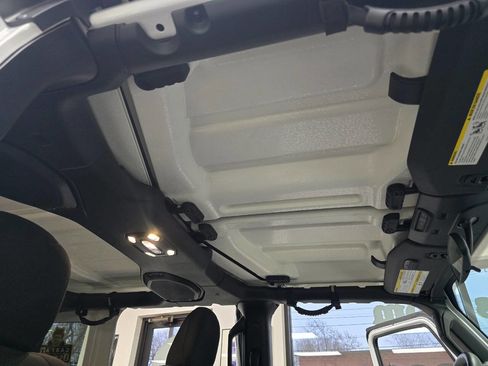 Used 2022 Jeep Wrangler Unlimited Sport image 40