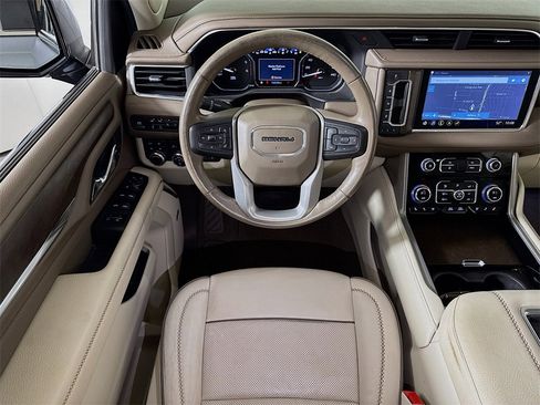 Used 2021 GMC Yukon Denali w/ Denali Premium Package image 22
