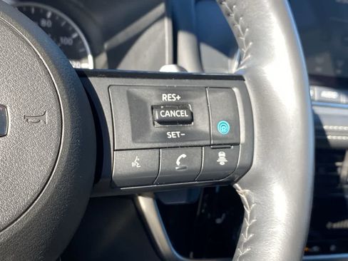 Used 2021 Nissan Rogue SV w/ Premium Package image 23