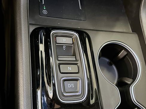 Used 2025 Honda Pilot Touring image 25