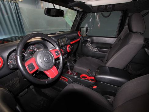 Used 2018 Jeep Wrangler Unlimited Sport S image 2