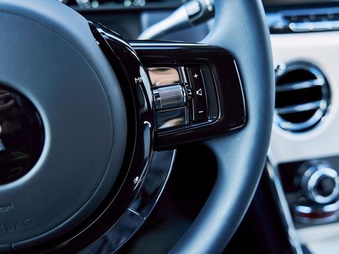 Used 2022 Rolls-Royce Cullinan w/ Cullinan Package image 67