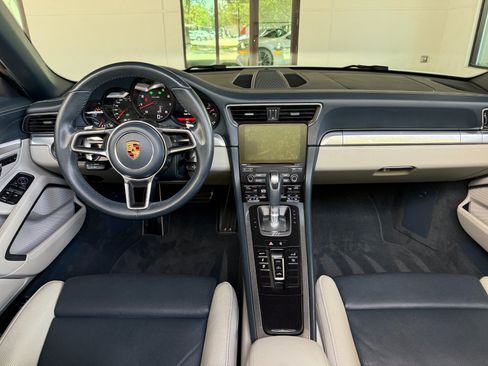 Used 2018 Porsche 911 Carrera image 40