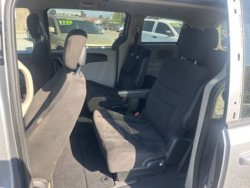 Used 2016 Dodge Grand Caravan SXT w/ UConnect Hands-Free Group FWD image 15