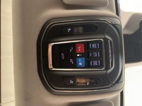 Used 2023 Jeep Grand Cherokee L Limited AWD/4WD image 16