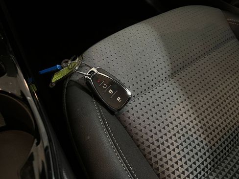 Used 2025 Chevrolet Trax LT w/ LT Convenience Package image 21