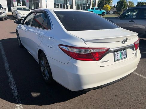 Used 2017 Toyota Camry SE FWD image 2