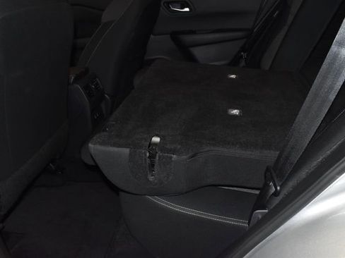 Used 2025 Nissan Rogue SV image 32