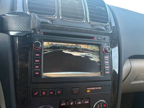 Used 2011 GMC Acadia Denali image 30