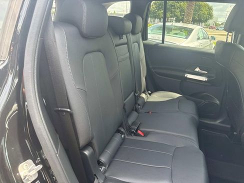 Used 2024 Mercedes-Benz GLB 250 image 9