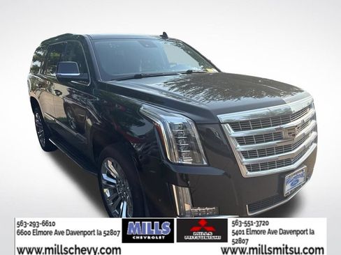 Used 2020 Cadillac Escalade Luxury w/ LPO, Radiant Package AWD/4WD image 2