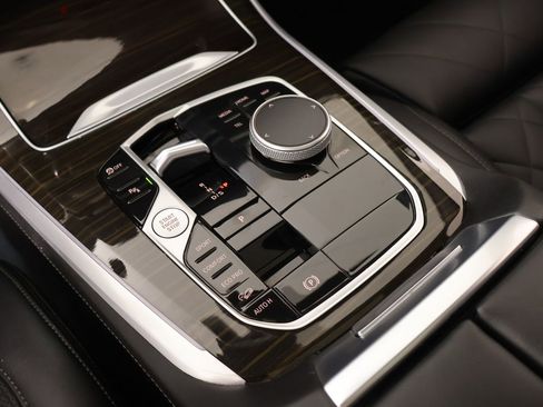 Used 2024 BMW X5 xDrive40i w/ M Sport Package image 9