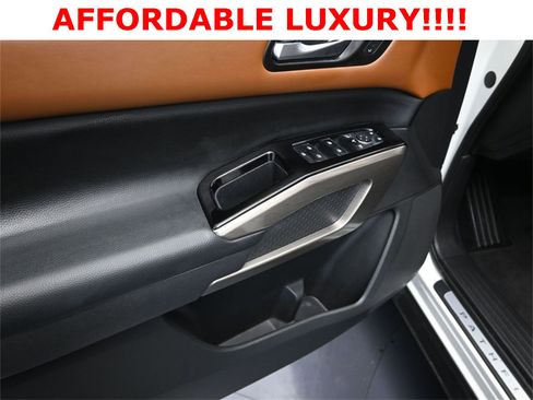 Used 2022 Nissan Pathfinder Platinum w/ Cargo Package image 11