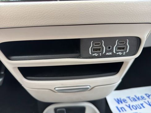 Used 2023 Chrysler Pacifica Touring-L FWD image 26