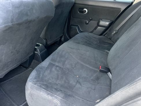 Used 2009 Nissan Versa 1.8 S FWD image 11