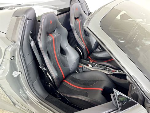 Used 2021 Ferrari F8 Tributo image 28