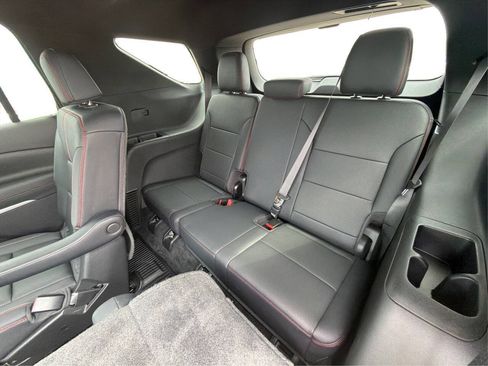 Used 2024 Chevrolet Traverse RS w/ LPO, Floor Liner Package AWD/4WD image 39
