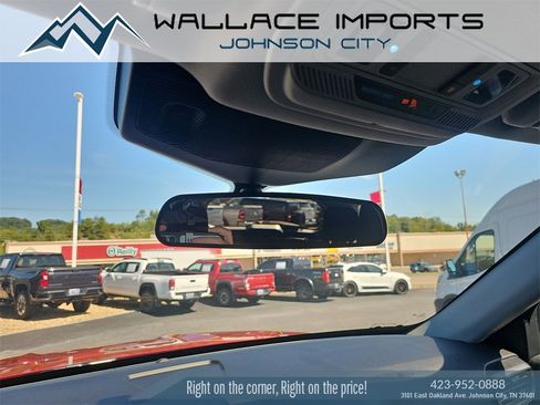 Used 2023 Ford Explorer XLT image 40