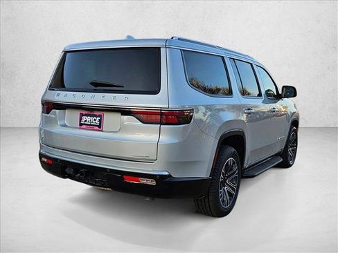 Used 2022 Jeep Wagoneer Series III w/ Flexible Seating Group image 5