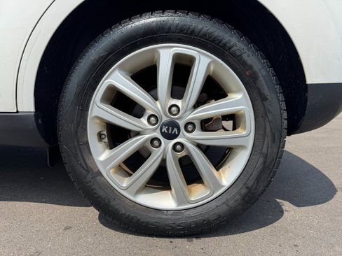 Used 2018 Kia Soul + FWD image 13