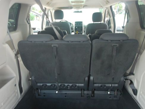 Used 2010 Dodge Grand Caravan SXT FWD image 30