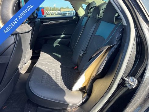 Used 2017 Ford Fusion SE w/ Equipment Group 201A image 12