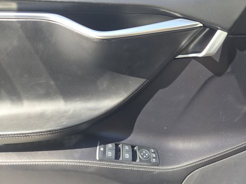 Used 2016 Tesla Model S 70 image 24