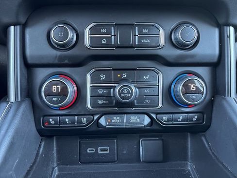 Used 2023 Chevrolet Suburban Premier image 15