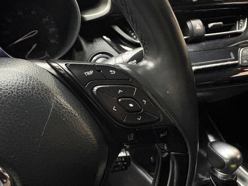 Used 2018 Toyota C-HR XLE image 18