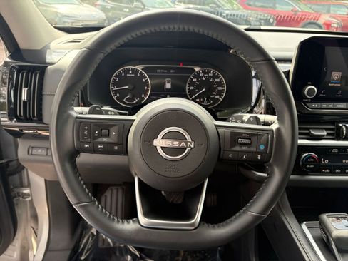 Used 2025 Nissan Pathfinder SV AWD/4WD image 30