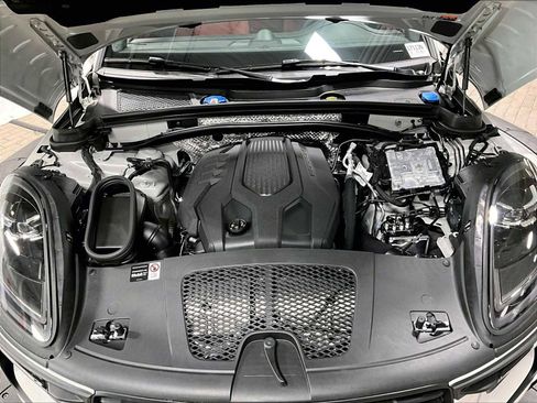 New 2026 Porsche Macan image 35