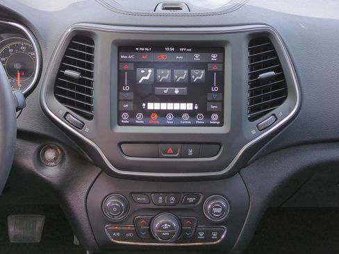 Used 2022 Jeep Cherokee Latitude Lux AWD/4WD image 18