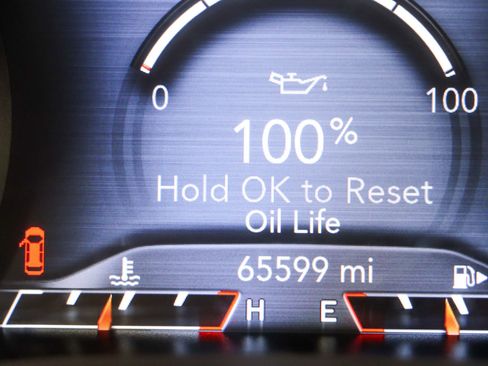 Used 2021 Jeep Cherokee Latitude Lux w/ Sun & Sound Group image 16