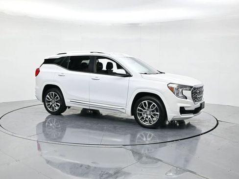 Used 2022 GMC Terrain Denali image 3