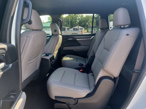 Used 2026 GMC Acadia AWD Elevation w/ Elevation Premium Package image 12