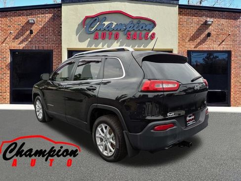 Used 2018 Jeep Cherokee Latitude FWD image 7