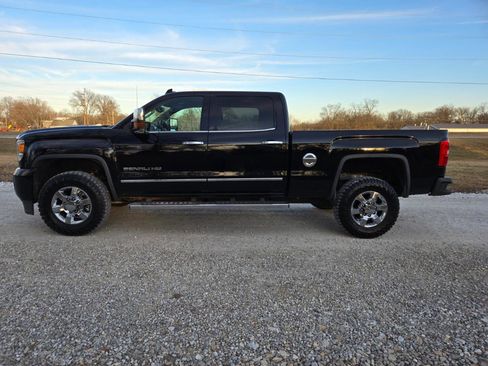 Used 2015 GMC Sierra 2500 Denali w/ Duramax Plus Package image 8