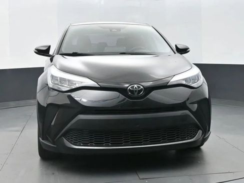 Used 2022 Toyota C-HR XLE image 3