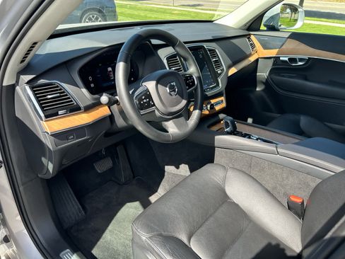Used 2023 Volvo XC90 B6 Plus image 21