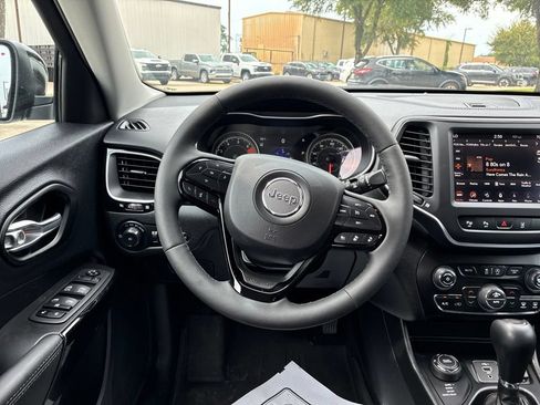 Used 2023 Jeep Cherokee Altitude Lux w/ Mopar Interior Package AWD/4WD image 18