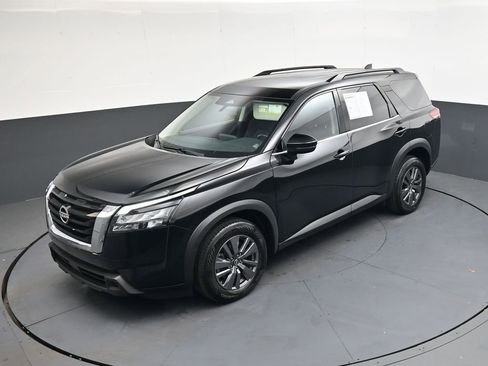 Used 2025 Nissan Pathfinder SV image 33